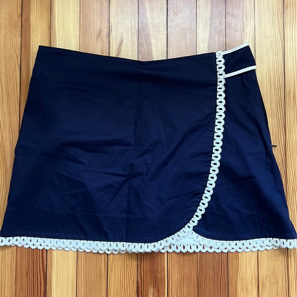 Lilly Pulitzer size 6 navy skort